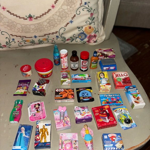 Zuru Mini brands 30 pc Miniature Toy and Food Set - Picture 1 of 7